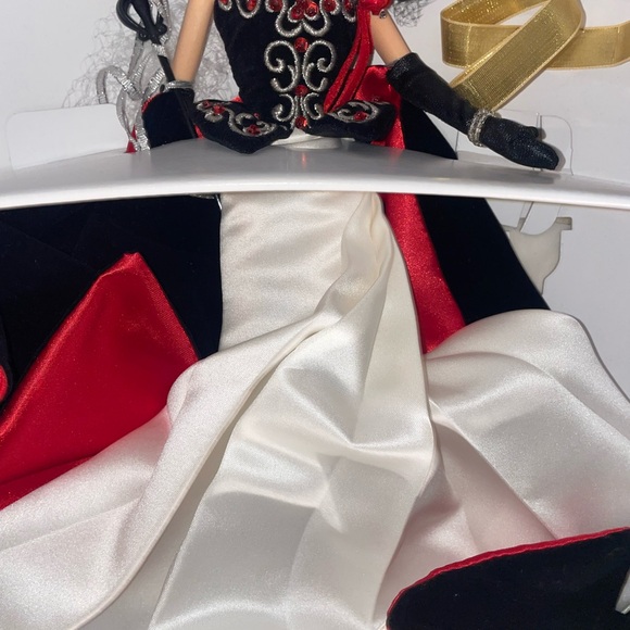 Barbie new in box Masquerade collection - Picture 4 of 4